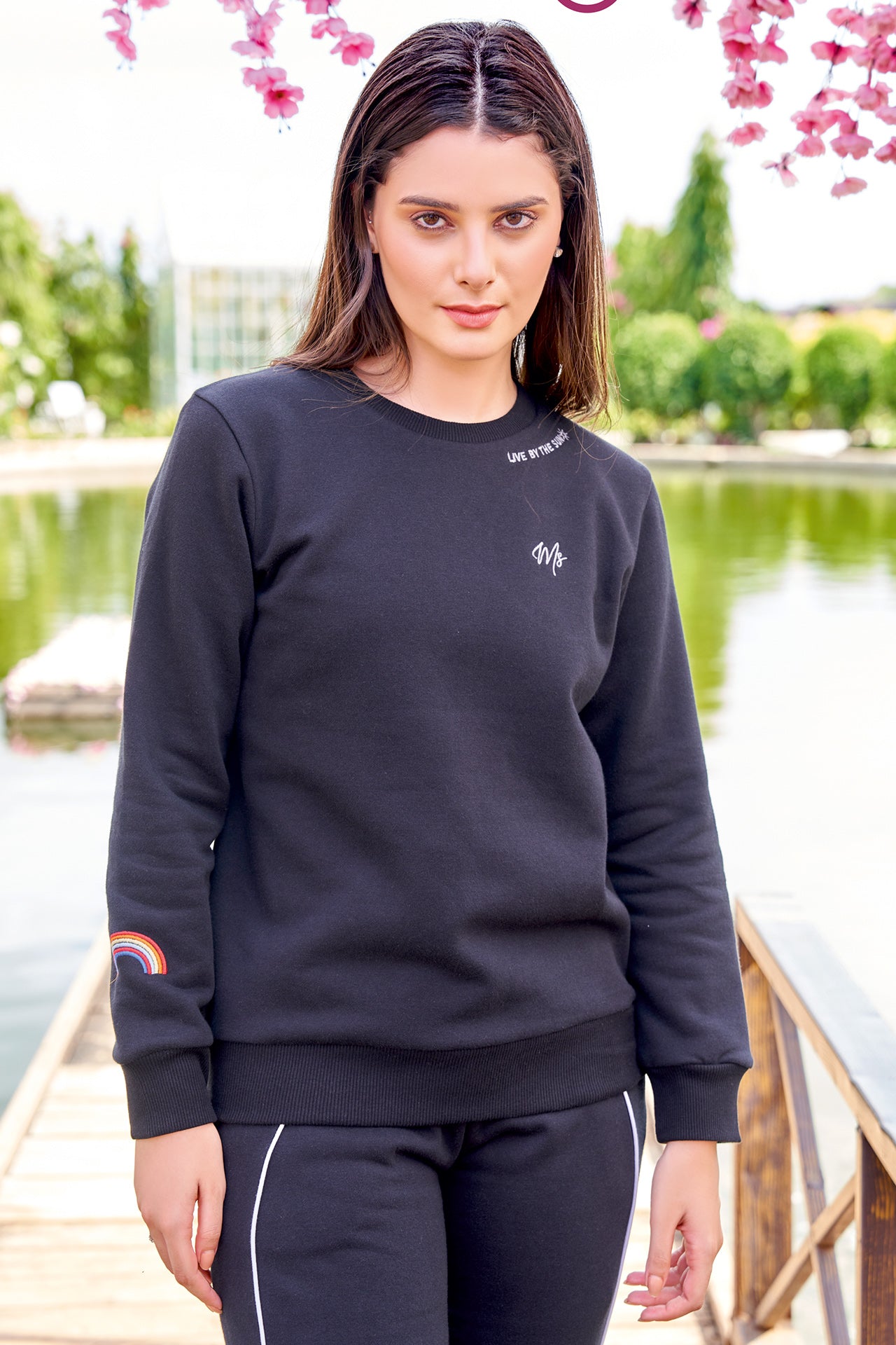 Women Fleece Black Solid Full Sleeve Sweat Shirt