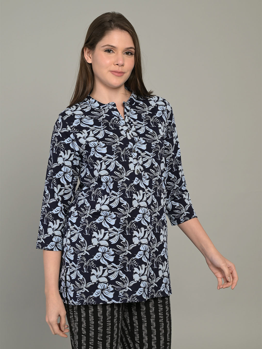 V Neck Blue 3/4Th Sleeve Short Kurti