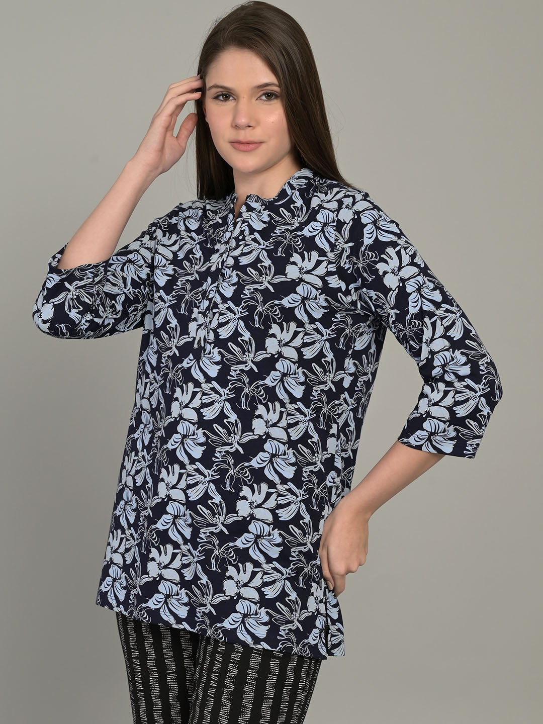 V Neck Blue 3/4Th Sleeve Short Kurti