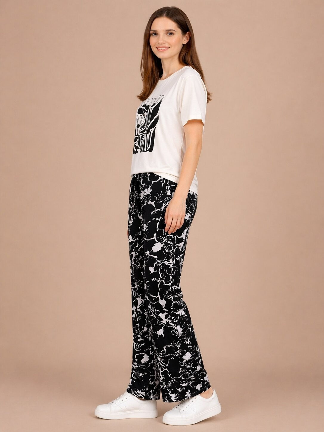 Women’s Printed Half Sleeve Cotton T-Shirt & Pyjama Set – Off White