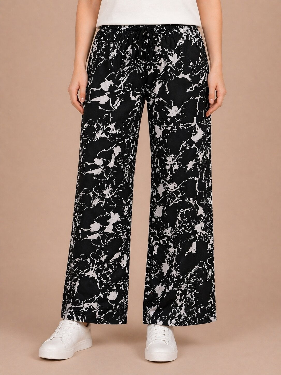 Women’s Printed Half Sleeve Cotton T-Shirt & Pyjama Set – Off White