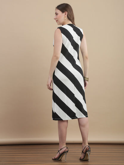 Womens Diagonal Striped Bodycon Textured Knit Sheath Dress - Black & Whit