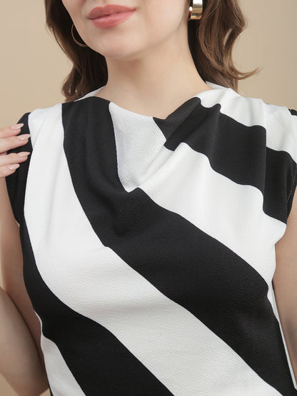 Womens Diagonal Striped Bodycon Textured Knit Sheath Dress - Black & Whit